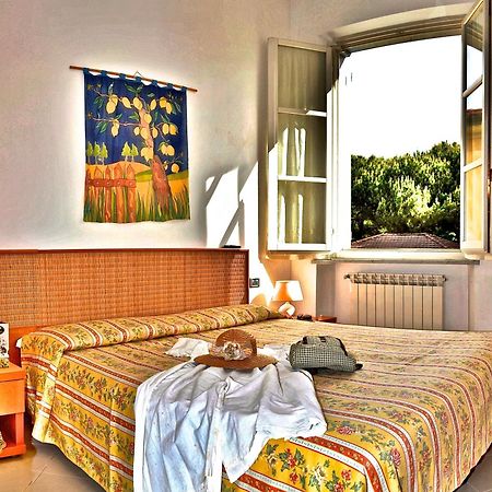 Hotel Villa Fiorisella مارينا دي ماسا المظهر الخارجي الصورة