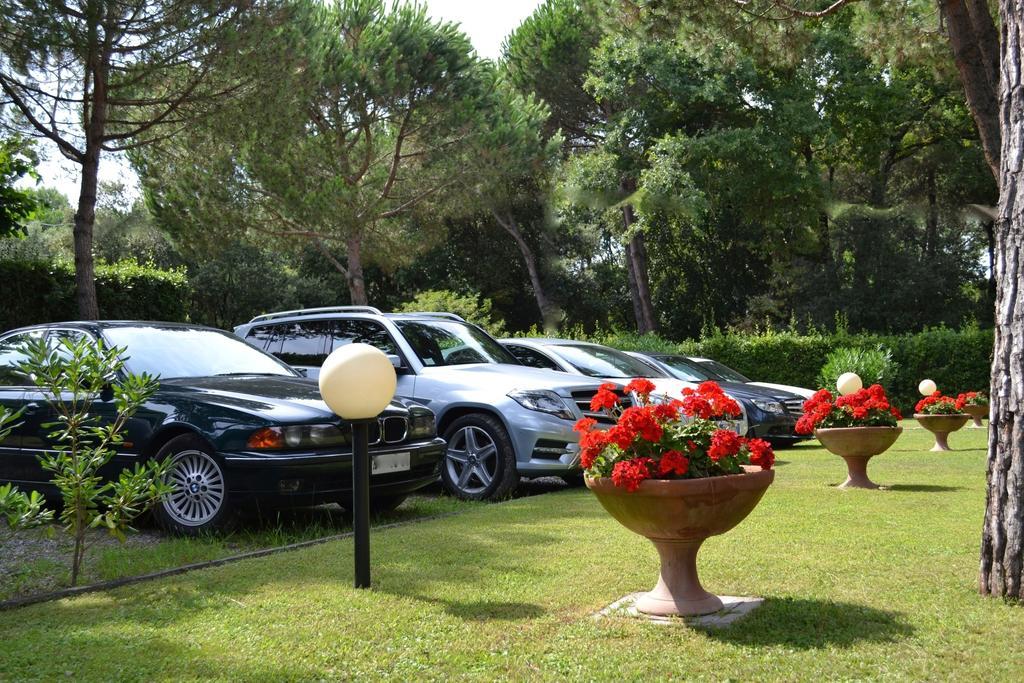 Hotel Villa Fiorisella مارينا دي ماسا المظهر الخارجي الصورة