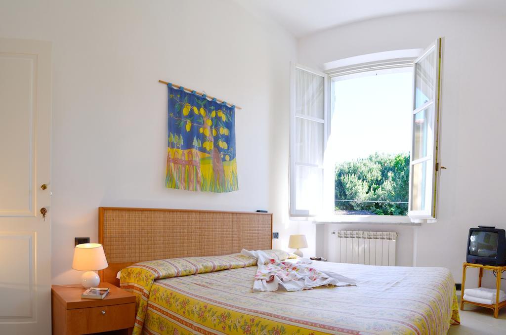 Hotel Villa Fiorisella مارينا دي ماسا الغرفة الصورة