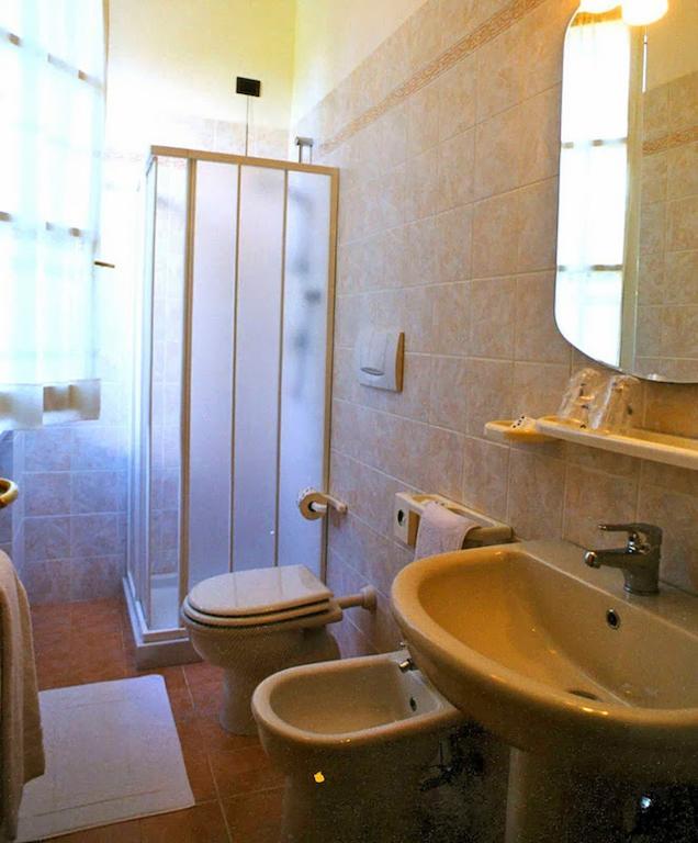 Hotel Villa Fiorisella مارينا دي ماسا الغرفة الصورة