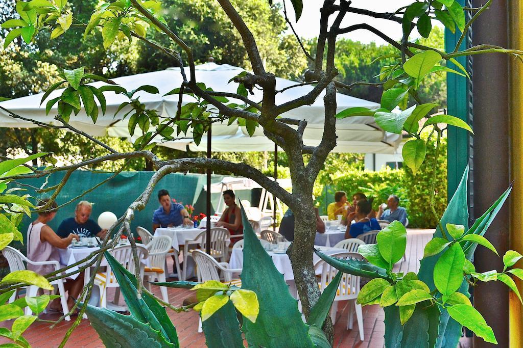 Hotel Villa Fiorisella مارينا دي ماسا المظهر الخارجي الصورة