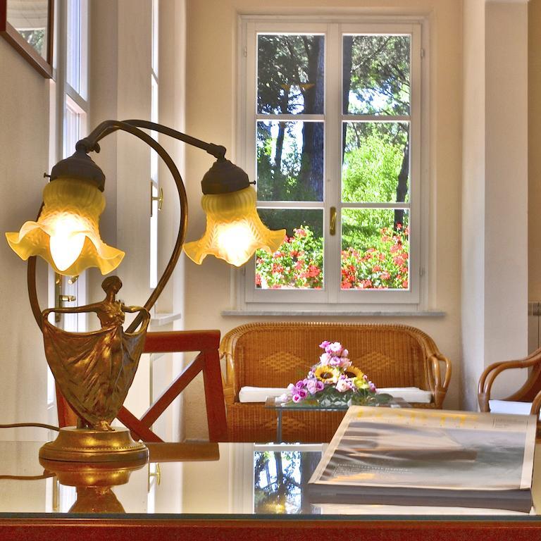 Hotel Villa Fiorisella مارينا دي ماسا المظهر الخارجي الصورة