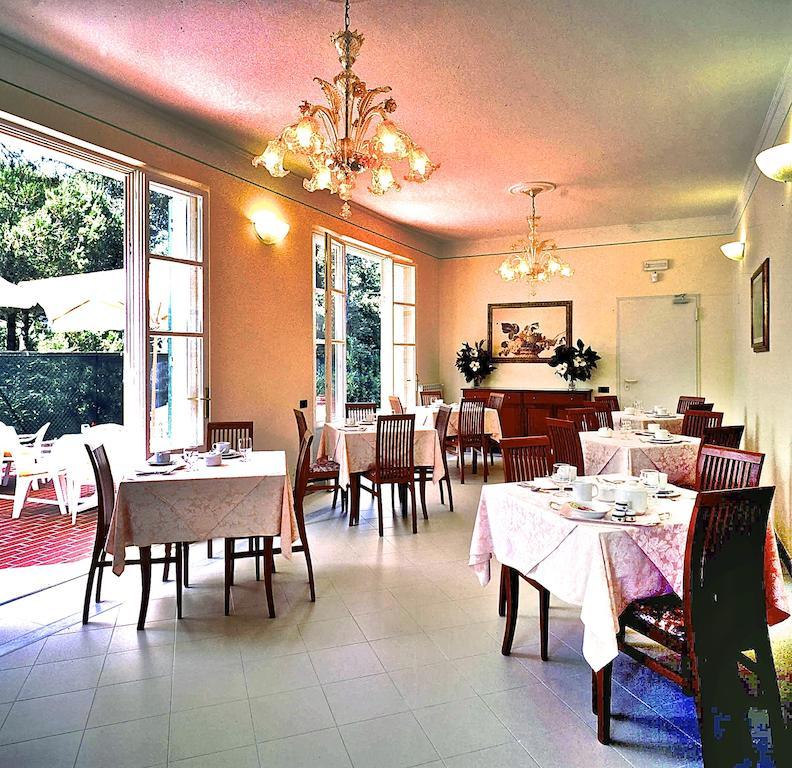 Hotel Villa Fiorisella مارينا دي ماسا المظهر الخارجي الصورة