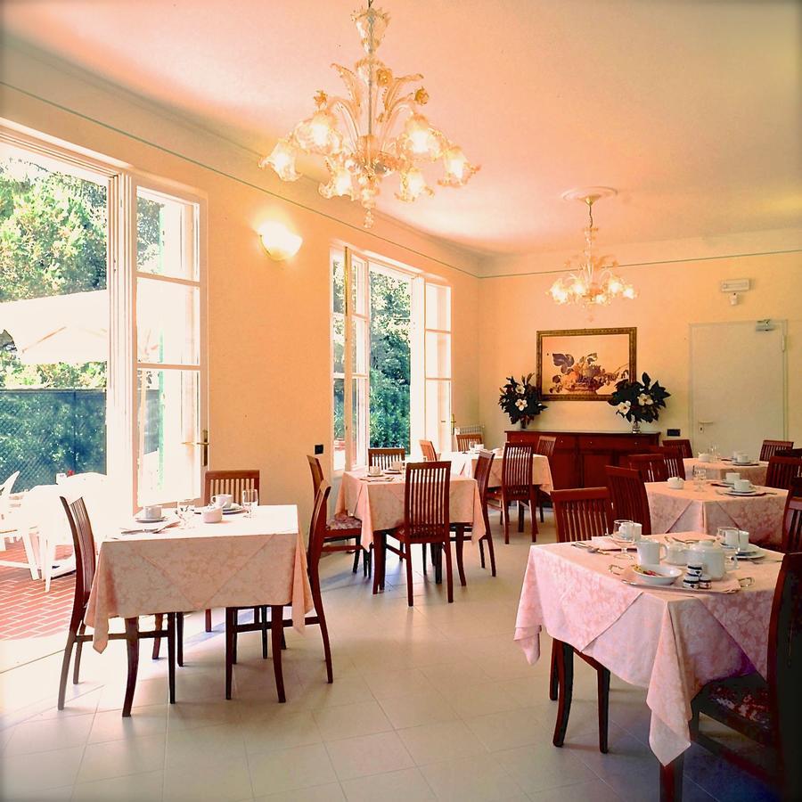 Hotel Villa Fiorisella مارينا دي ماسا المظهر الخارجي الصورة